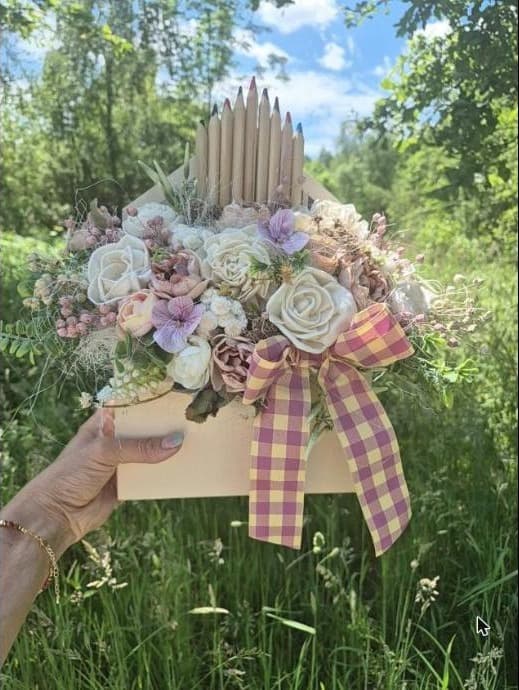 Flowerbox z kredkami